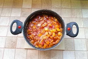 Bring the jam to a boil over medium heat. After that, reduce the heat and cook for 20-25 minutes. Remove foam. Remove the pot from the st...