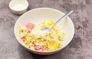 Add mayonnaise, you can add salt and pepper to taste.