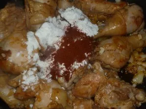 Then add flour and parika, mix everything.