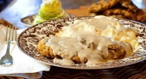 Pour the cooked meat with sauce and serve with mashed potatoes.