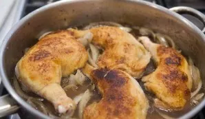 Return the meat to the pan and place it in an oven preheated to 180 degrees for half an hour.