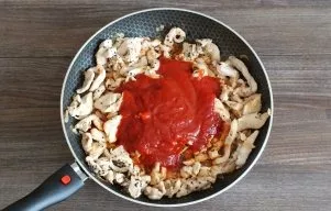 Add tomato sauce. Stir. Bring to a boil. Cook for 5-7 minutes on low heat.