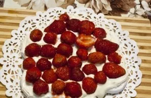 Wash, peel and cut the strawberries into slices. They can be replaced with any other berries or canned fruit. Spread the strawberries in ...