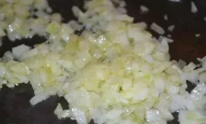 Heat 2 tablespoons of vegetable oil in a pan. Add the onion and fry until browned.