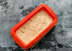 Pour the dough into a baking sheet and put in an oven preheated to 180 degrees for 20-25 minutes