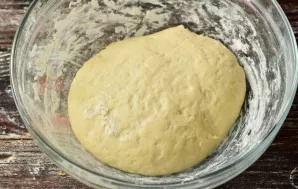 An hour later, when the dough rises, beat it with your hand.