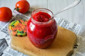 Transfer the salad to clean and sterilized jars.