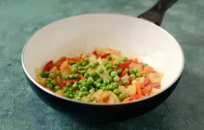 Add frozen green peas, simmer for another 1-2 minutes.