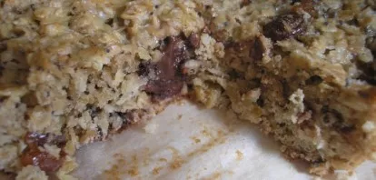 Let the oatmeal cake cool slightly before serving. Enjoy your meal!