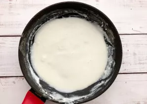 Strain the sauce through a sieve, salt it a little and cook for another 1-2 minutes.