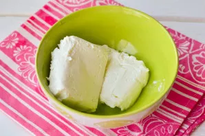 Put the cottage cheese in a bowl, add more sugar if necessary and mix.