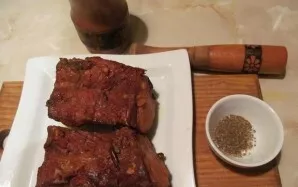 Rub the prepared brisket with a mixture of pepper and coriander (you can use other spices to taste) and cool.