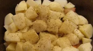 Peel the potatoes, cut into small pieces and add to the meat. Add spices to taste and simmer everything together for another 20-25 minutes.