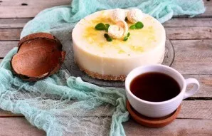 Decorate to taste and serve directly from the refrigerator.