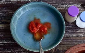 Put the tomato paste in a bowl and add a little water. Stir.