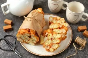 Cut the workpiece into portions about 1 centimeter thick and serve. Very tasty, such a dessert disappears from the table in a matter of s...