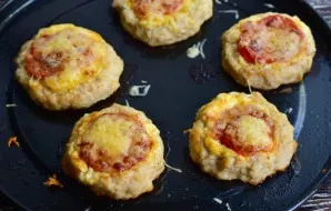 Send the nests to the oven, preheated to 190 degrees, for 40 minutes.