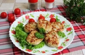 Cutlets for children are ready. Serve with mashed potatoes.
