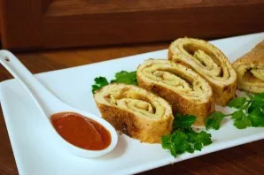 Cut the roll and serve with sauce.