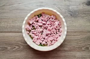 Cut the sausage into cubes and put it in a salad.
