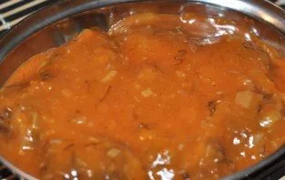 Pour cutlets with hot sauce and lay them out on plates with any side dish. Delicious!