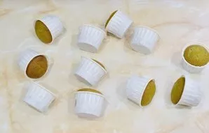 When cooking, the cupcakes will increase slightly in size. Put them on the table and cool.