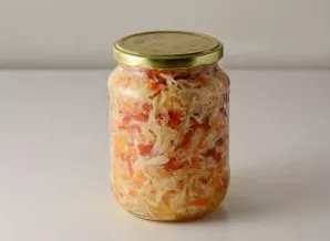 Lay out the cabbage in clean sterilized jars, close the lid. Store in a cool place.