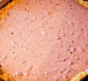 Remove the slightly fried dough from the oven. Pour the prepared filling. Return to the oven at the same temperature for about 30 minutes.