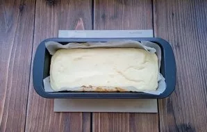 Bake the curd casserole in a preheated oven at 175-180 degrees for 30-35 minutes.