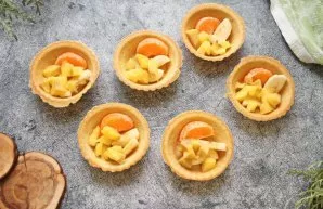 Peel the tangerines and divide them into slices, remove the films, cut the mango pulp into cubes, peel the bananas and cut into pieces. D...