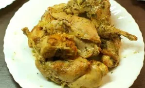 After simmering, remove the meat and put it on a plate. Proceed to the preparation of the sauce.