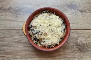 Grate the cheese and sprinkle the top.