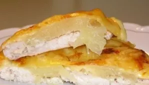 Put the finished dish on plates and serve. If you want, you can decorate with finely chopped herbs. Bon Appetit!