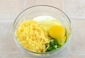 In a bowl, mix all the ingredients for the filling. Beat the egg and add sour cream, add a little salt to taste. To make pies with chicke...