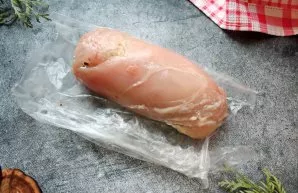 Roll the fillet with the filling into a dense roll.