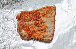 Use baking foil, arrange the ribs, spread the sauce and wrap well so that there are no holes.