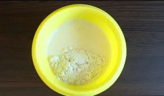 Add 50 grams of flour.