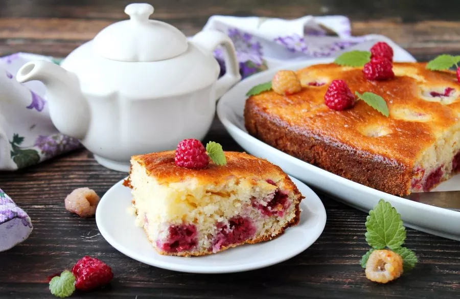 Our raspberry cake with sour milk is ready. Delicious!
