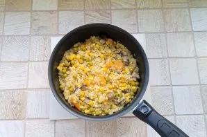 Mix all the ingredients and heat for another 5-6 minutes over low heat.