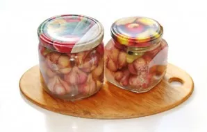 Pour the boiling brine into the garlic jars and immediately roll up. Leave at room temperature to cool completely. Then put it in the bas...