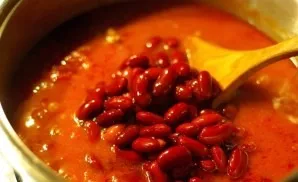 At the end of the allotted stewing time, add sugar, salt. Put a can of canned beans. I put a spoonful of cocoa in it. Add more water and ...