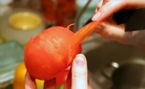 Set the meat blanks aside. Scald the tomatoes with boiling water and remove the cuticle.