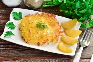 Put the boiled potatoes on a plate.