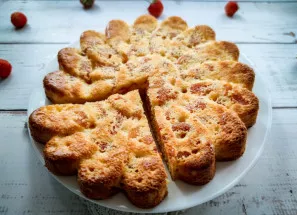 Sour cream cake with dried apricots is ready. Bon Appetit!