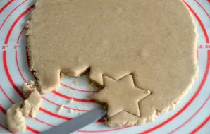 Using a knife, gently transfer the pieces of dough to the baking tray.