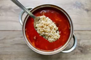 Put the washed rice in a saucepan, bring to a boil and cook until the rice is tender, about 25 minutes.