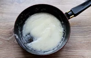 Pour in the meat juice and cook, stirring, until it thickens.