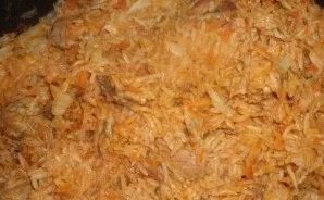 We also put chopped cabbage with stewed ribs and vegetables in the pan. Salt and pepper to taste. At your discretion, you can add your fa...