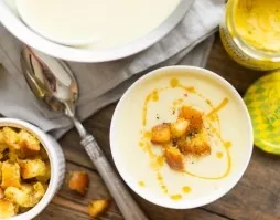 Serve the soup with toast. Delicious!