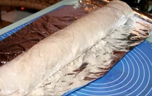 Wrap the roll in cling film or foil and refrigerate for 2-3 hours.